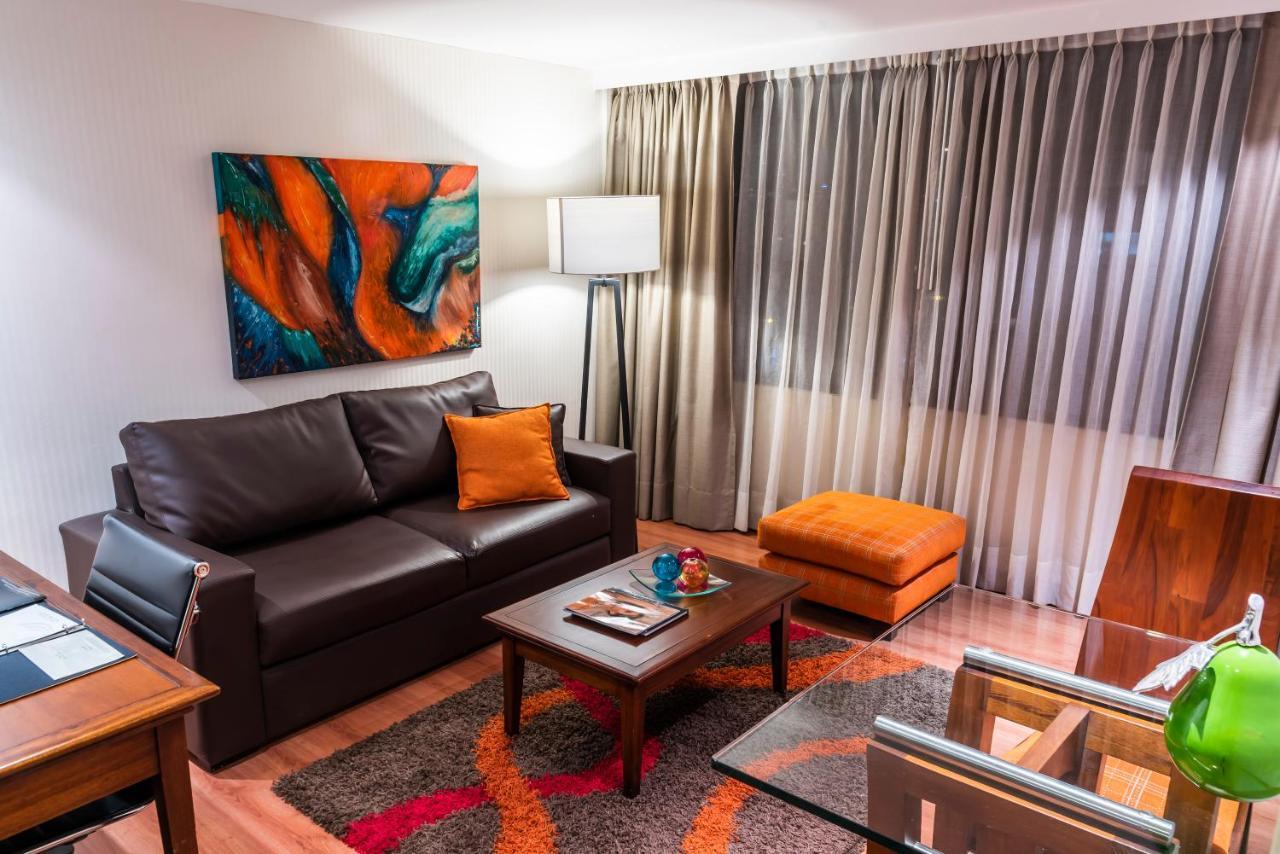 Bogota Plaza Hotel Екстер'єр фото A living room in a typical apartment at the hotel