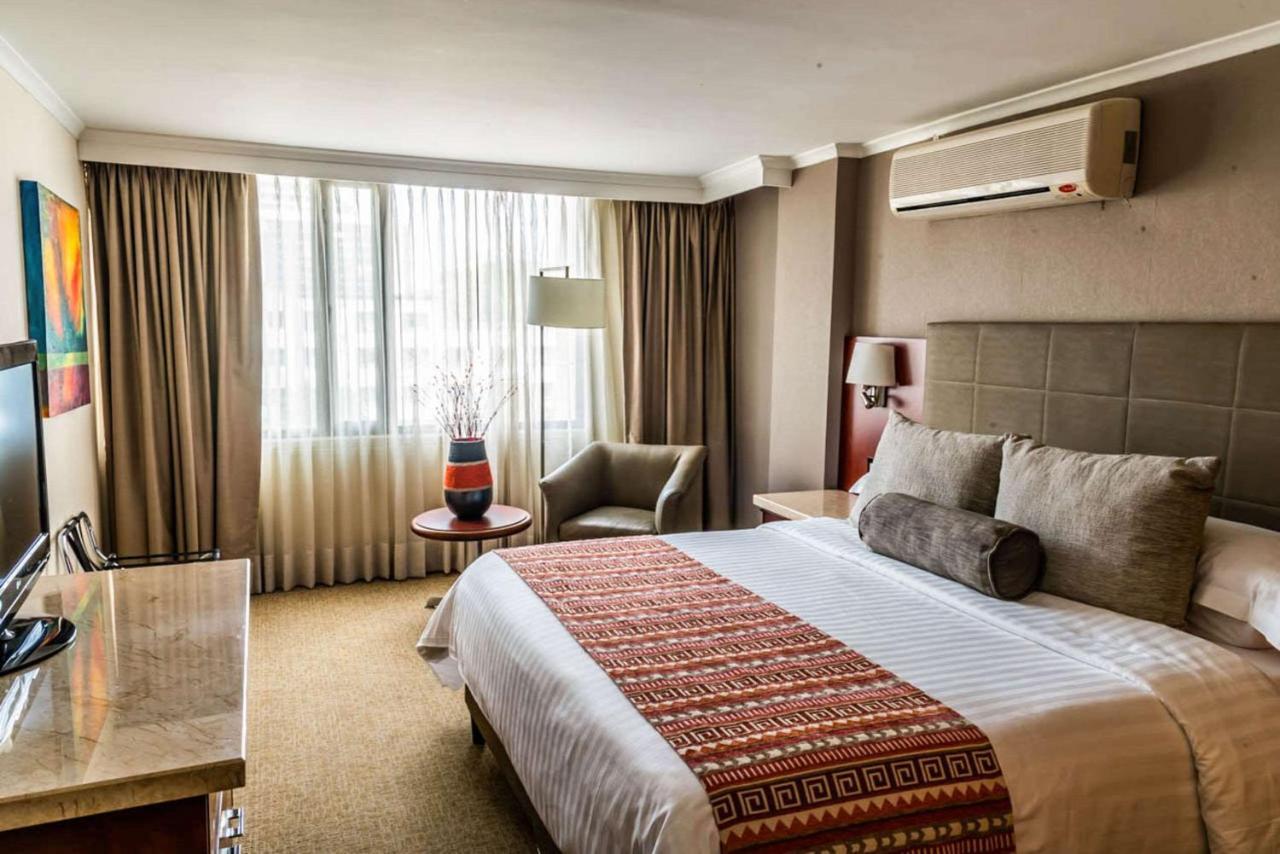 Bogota Plaza Hotel Екстер'єр фото A room at the hotel